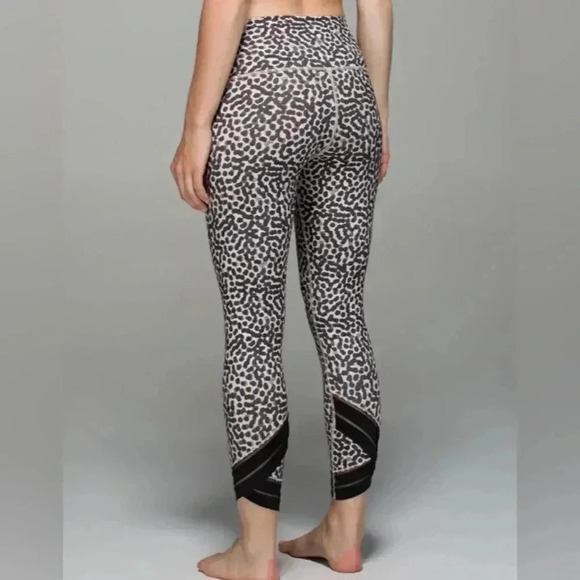 Lululemon High Times Pant *Wrap Mesh
Ace Spot Grain Black / Black - Picture 8 of 9